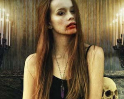 <p style="text-align: center; line-height: 15px;"><span style="font-size: 10pt;"><em>Para los aficionados a las criaturas de la noche, ponemos a su disposición este tarot para descubrir lo que los vampiros esperan de nuestro destino.</em></span></p> Tarot de los Vampiros